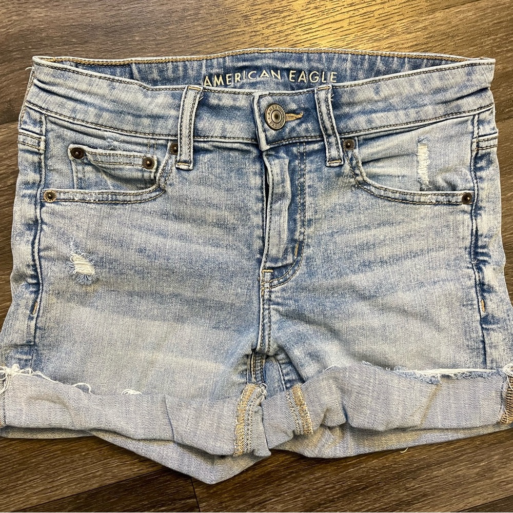 American Eagle - Midi Distressed Denim Shorts